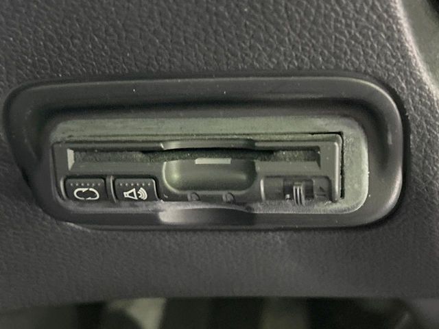 HONDA VEZEL HYBRID 2015 Image 31