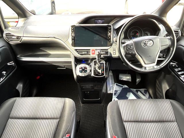 TOYOTA VOXY 4WD 2017 Image 31