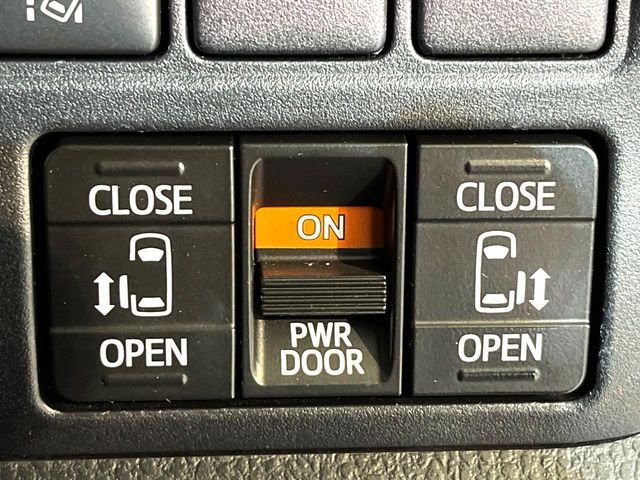 TOYOTA VOXY 4WD 2017 Image 31