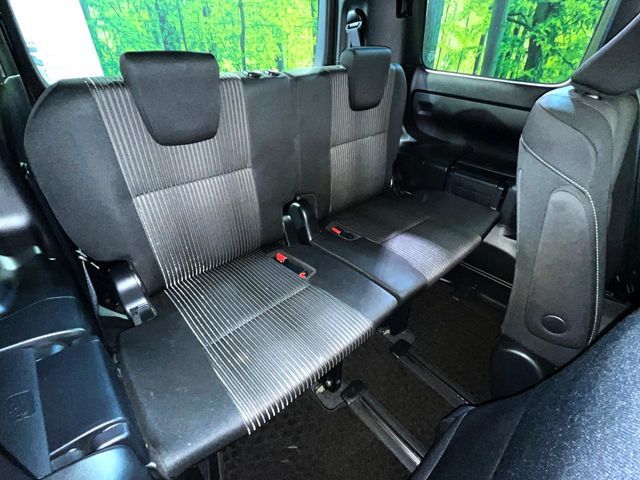 TOYOTA VOXY 4WD 2017 Image 31