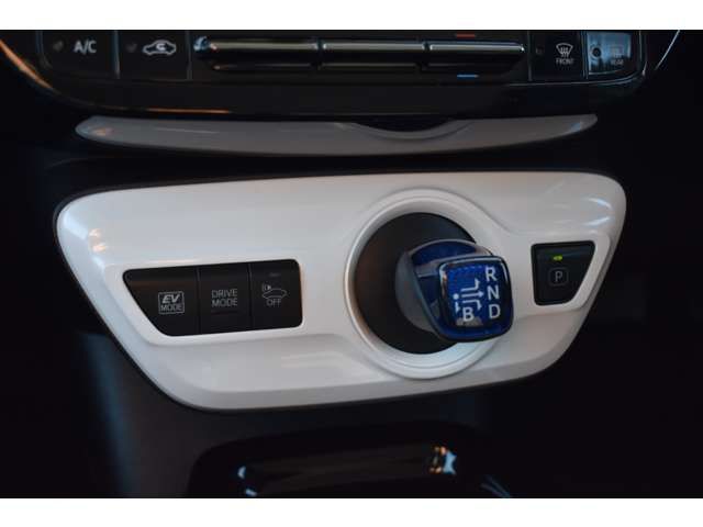 TOYOTA PRIUS 2018 Image 31