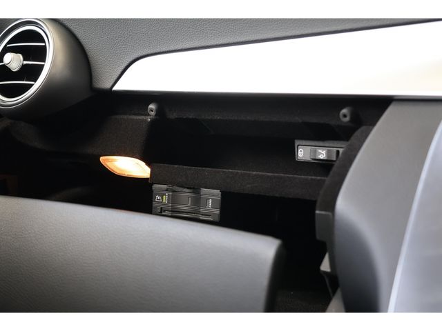 MERCEDES BENZ C CLAS 2018 Image 31