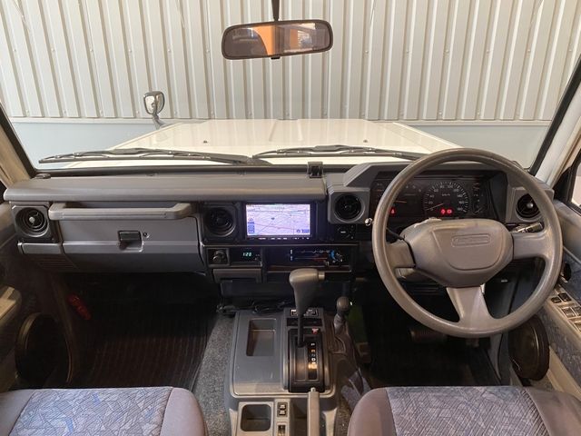 TOYOTA LANDCRUISER VAN 2003 Image 31