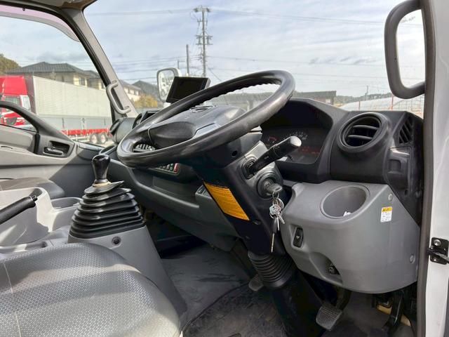 HINO DUTRO 2012 Image 31