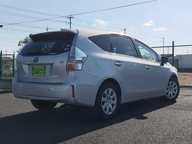 TOYOTA PRIUS ALPHA 2012 Image 31