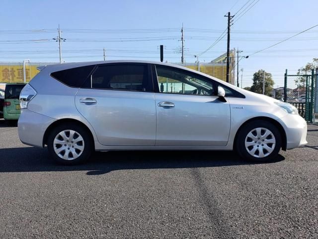 TOYOTA PRIUS ALPHA 2012 Image 31