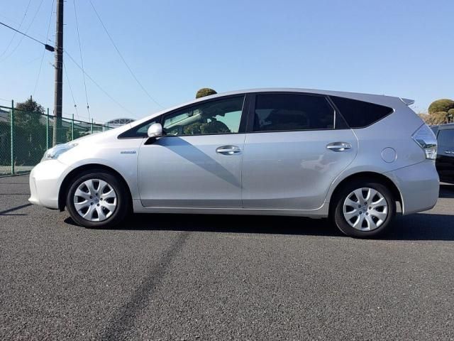 TOYOTA PRIUS ALPHA 2012 Image 31