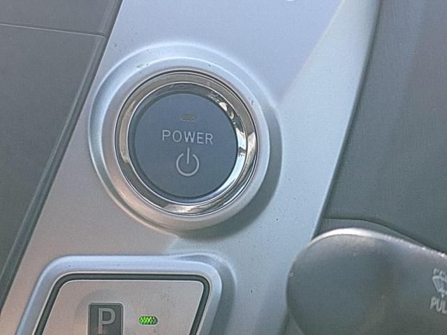 TOYOTA PRIUS ALPHA 2012 Image 31