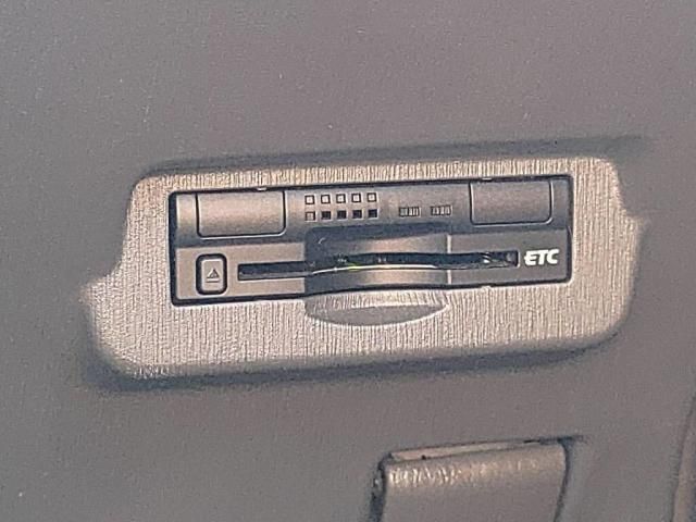 TOYOTA PRIUS ALPHA 2012 Image 31