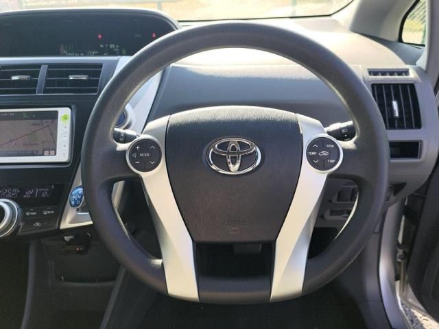 TOYOTA PRIUS ALPHA 2012 Image 31