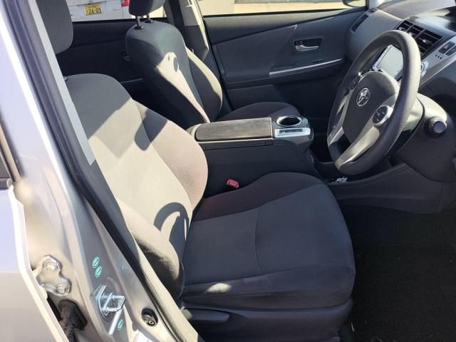 TOYOTA PRIUS ALPHA 2012 Image 31