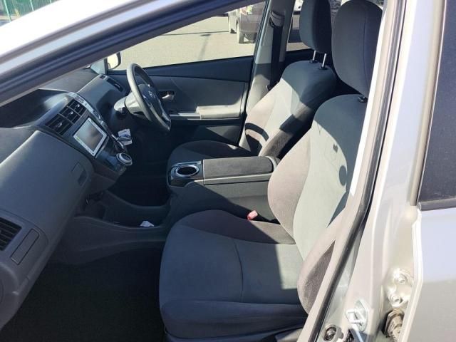 TOYOTA PRIUS ALPHA 2012 Image 31