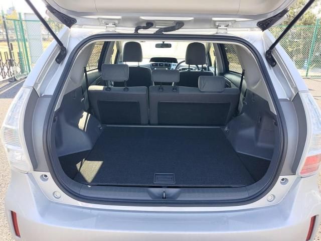 TOYOTA PRIUS ALPHA 2012 Image 31