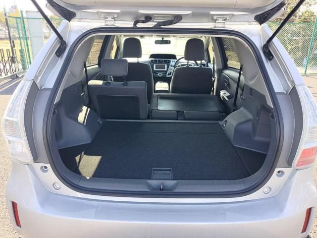 TOYOTA PRIUS ALPHA 2012 Image 31