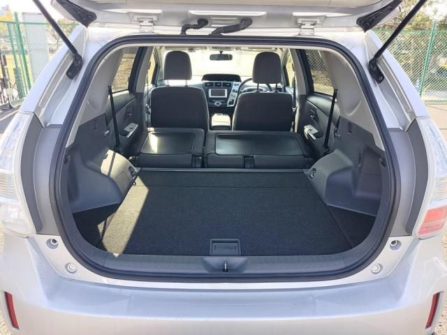 TOYOTA PRIUS ALPHA 2012 Image 31