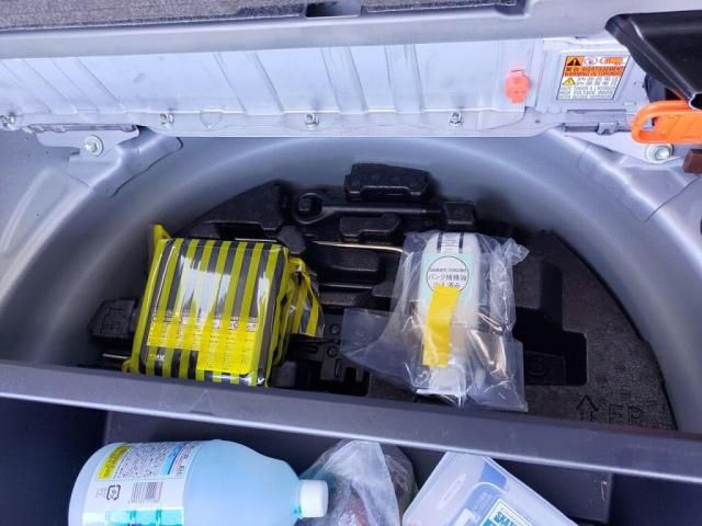 TOYOTA PRIUS ALPHA 2012 Image 31