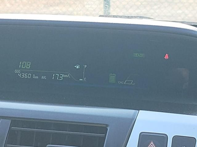 TOYOTA PRIUS ALPHA 2012 Image 31