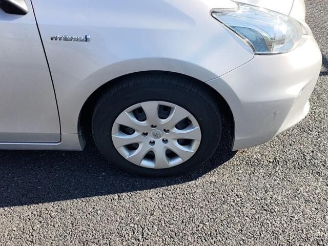 TOYOTA PRIUS ALPHA 2012 Image 31