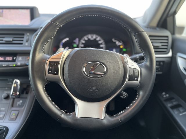 TOYOTA LEXUS CT200H 2013 Image 31