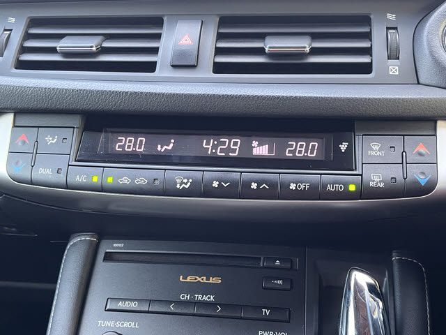 TOYOTA LEXUS CT200H 2013 Image 31