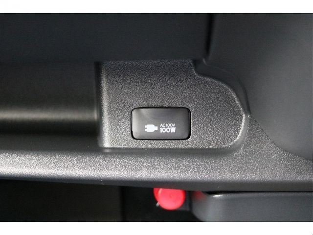 TOYOTA HIACE VAN 4WD 2023 Image 31