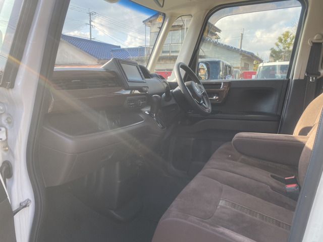 HONDA N BOX 2018 Image 31