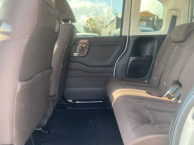 HONDA N BOX 2018 Image 31