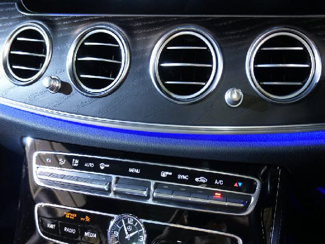 MERCEDES BENZ E CLAS 2017 Image 31