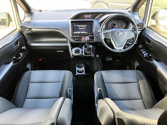 TOYOTA NOAH 2017 Image 31