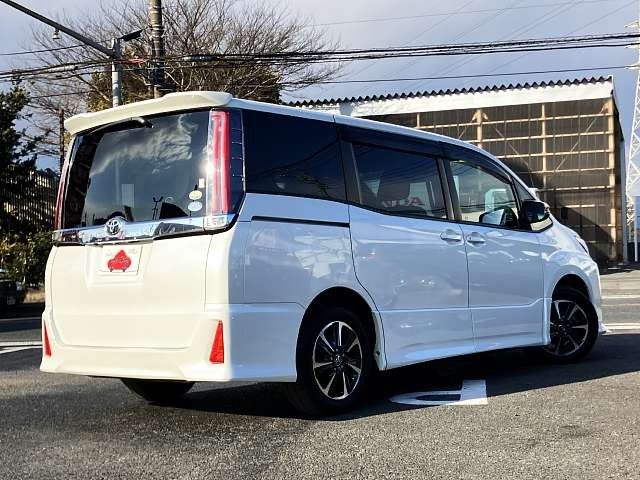 TOYOTA NOAH 2017 Image 31