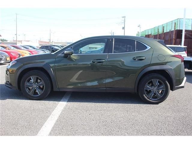 TOYOTA LEXUS UX250H 2023 Image 31