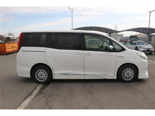 TOYOTA NOAH HYBRID 2014 Image 31