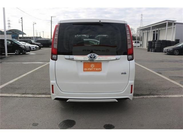 TOYOTA NOAH HYBRID 2014 Image 31