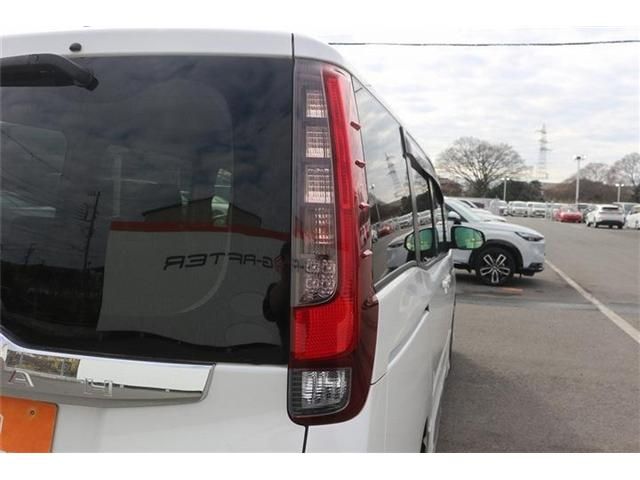 TOYOTA NOAH HYBRID 2014 Image 31