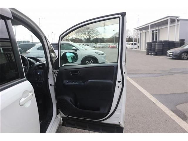 TOYOTA NOAH HYBRID 2014 Image 31