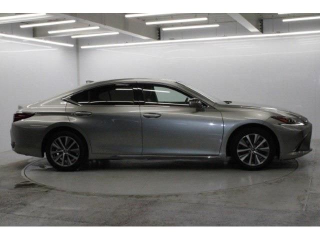 TOYOTA LEXUS ES300H 2020 Image 31