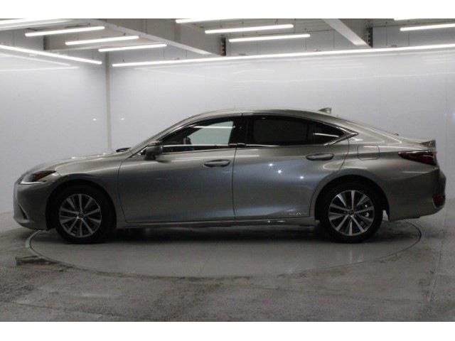 TOYOTA LEXUS ES300H 2020 Image 31