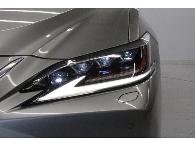 TOYOTA LEXUS ES300H 2020 Image 31