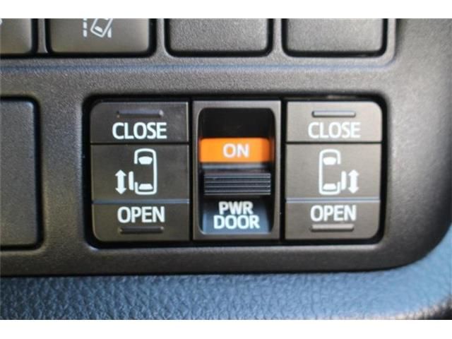 TOYOTA NOAH 2017 Image 31