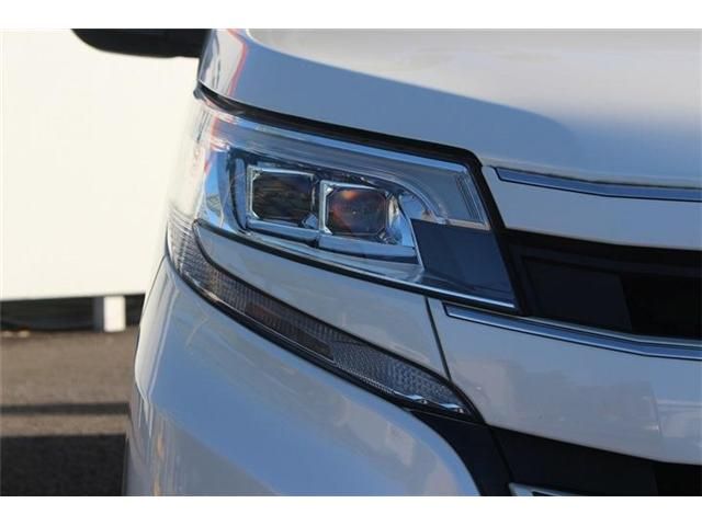 TOYOTA NOAH 2017 Image 31