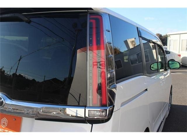 TOYOTA NOAH 2017 Image 31