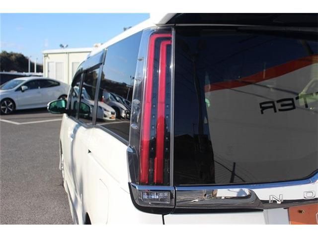 TOYOTA NOAH 2017 Image 31