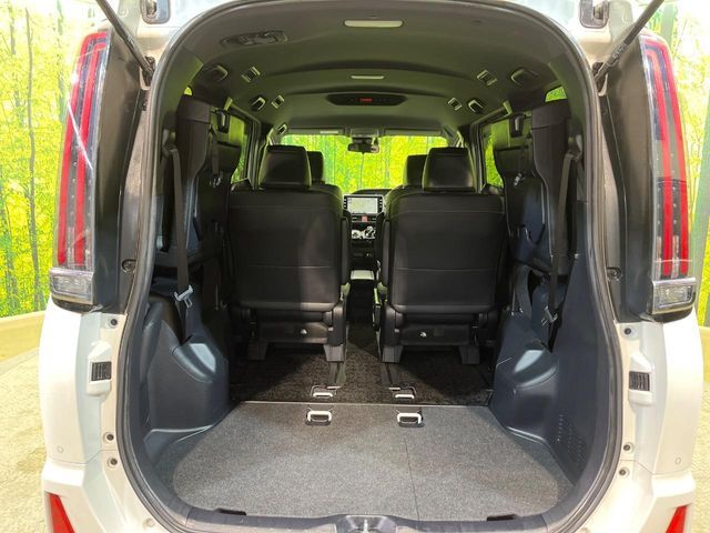 TOYOTA NOAH HYBRID 2021 Image 31