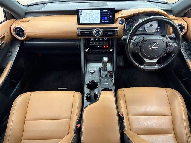 TOYOTA LEXUS IS300H 2020 Image 31