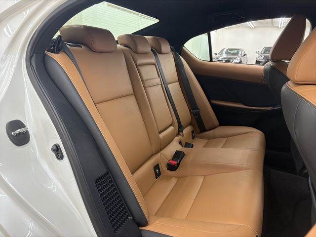 TOYOTA LEXUS IS300H 2020 Image 31