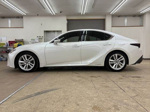 TOYOTA LEXUS IS300H 2020 Image 31