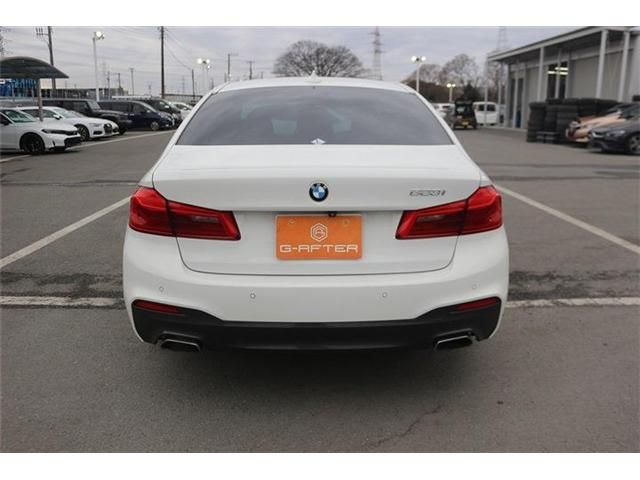 BMW 5SERIES SEDAN 2019 Image 31