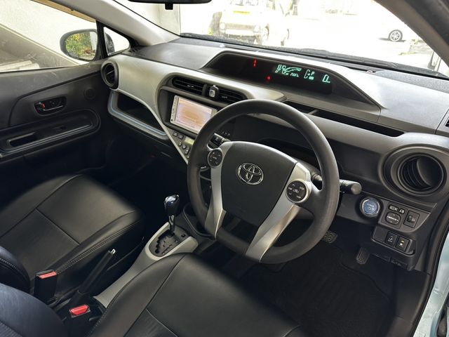 TOYOTA AQUA 2013 Image 31