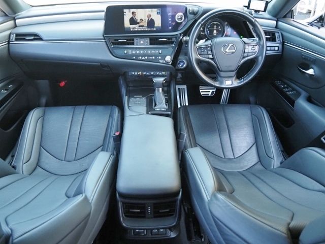 TOYOTA LEXUS ES300H 2022 Image 31