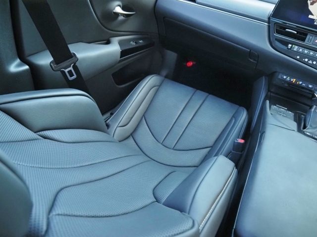 TOYOTA LEXUS ES300H 2022 Image 31